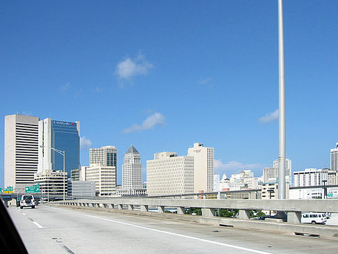 Blick von den Straßen auf Miami Fotos