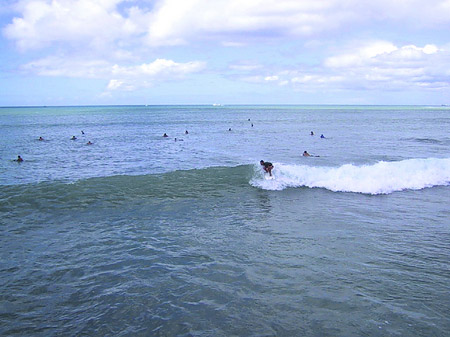 Surfen an der Küste Foto 