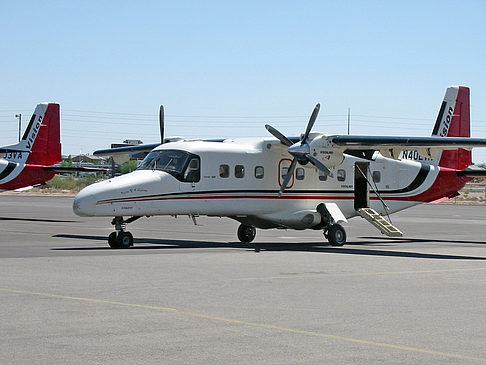 Flugzeug auf dem Landeplatz Fotos