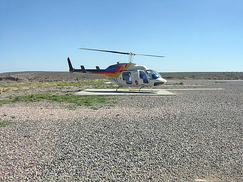 Fotos Hubschrauber auf Landeplatz | 